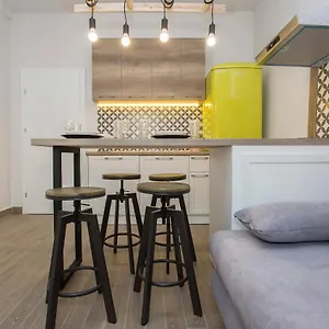 Sunny And Modern 1bdr In The Center Appartement